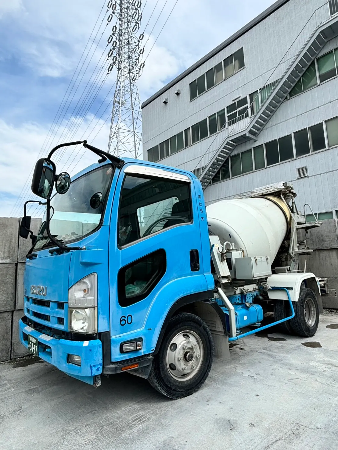 株式会社ヒラオの小型ミキサー車